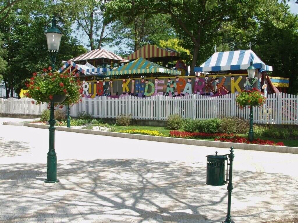 strassenlaternen-standlaternen-historisch-mistkuebel-gruen-prater-drab-888