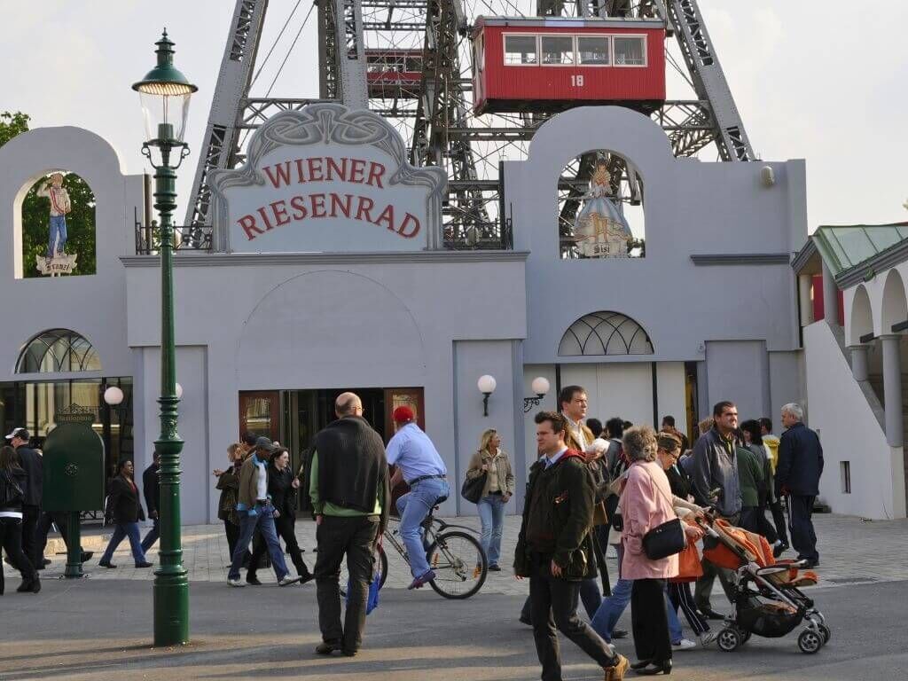 nostalgische-standlaternen-gusseisen-riesenradplatz-prater-drab-460