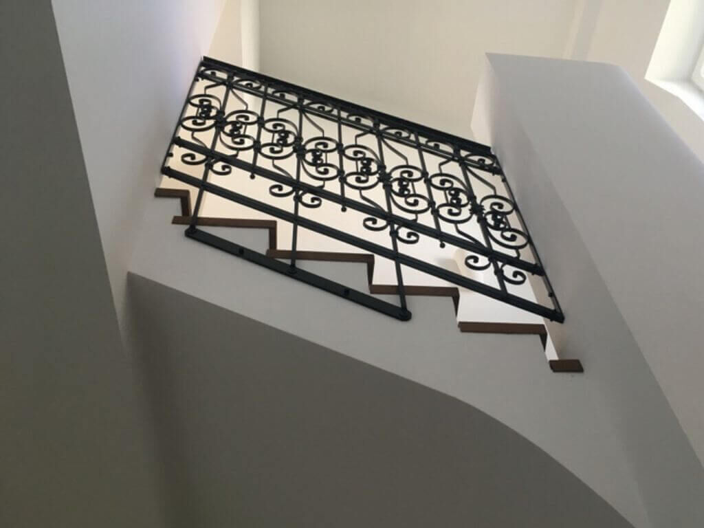 Schmiedeeisengelaender in klassischem Design Schmiedeeisengelaender in klassischem Design