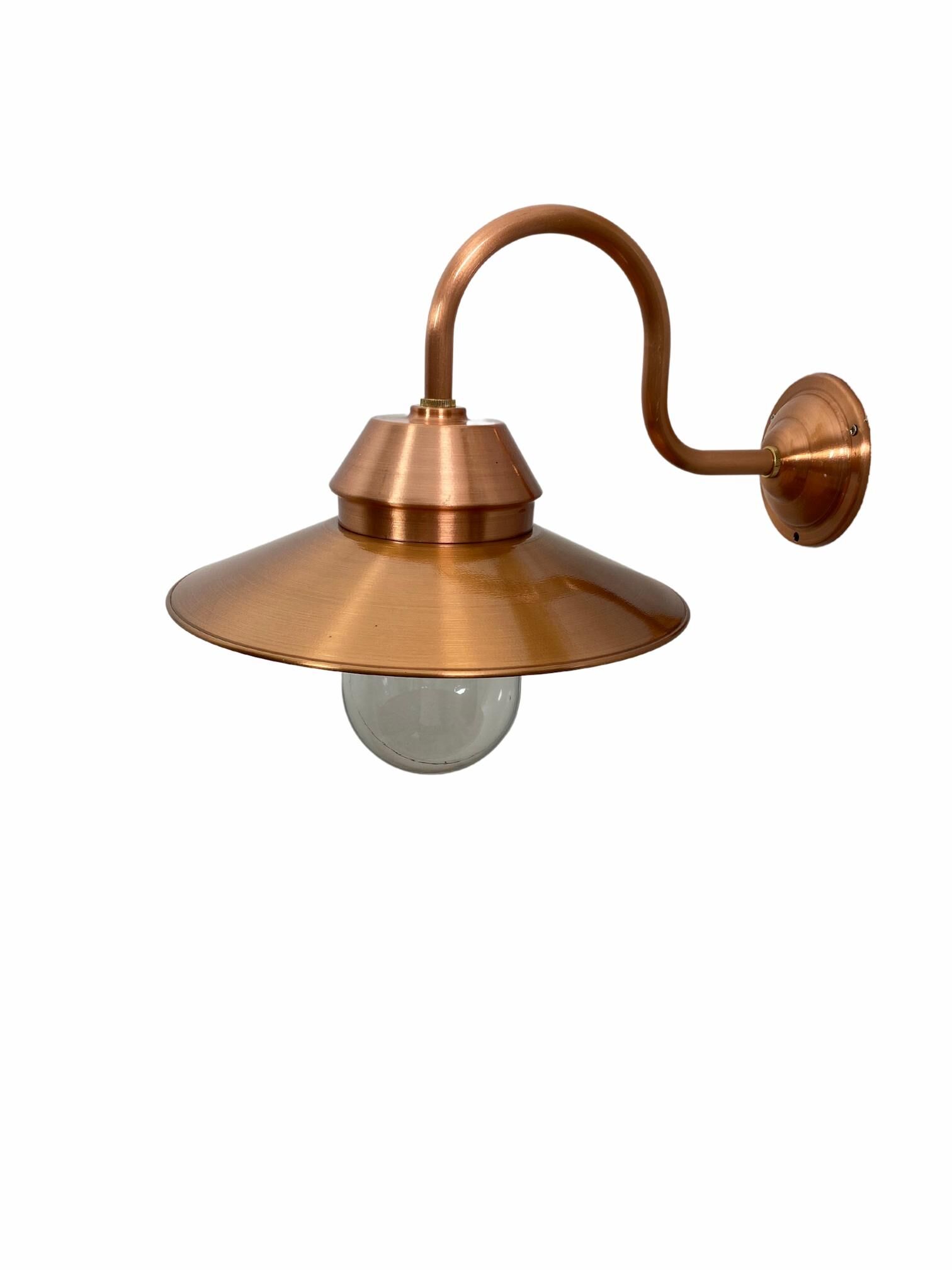 Rustikale Wandleuchte mit geschwungenem Wandausleger