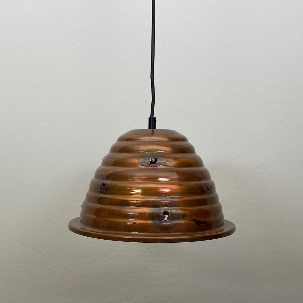 haengleuchte-kupfer-imst-1 Detailansicht der Hängeleuchte Imst aus geflammten Kupfer mit Zierlöchern