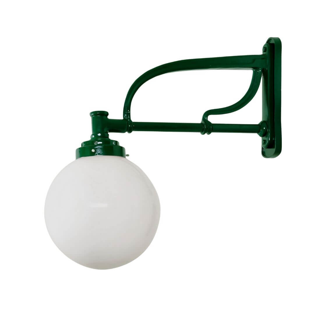 Kugel-Wandleuchte Meran 3 hängend "groß" in RAL 6005 Moosgrün Kugel-Wandleuchte Meran 3 hängend "groß" in RAL 6005 Moosgrün