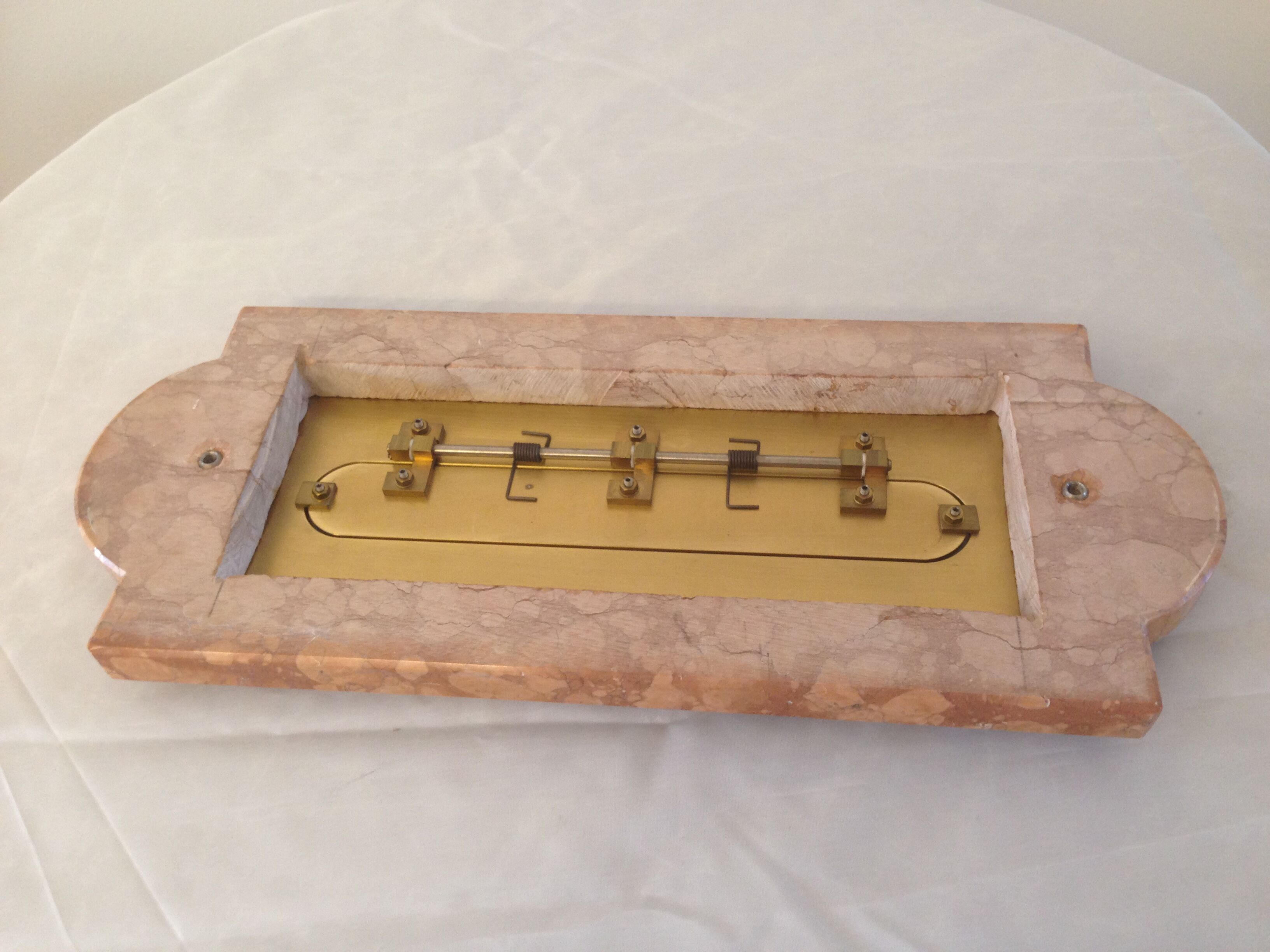 IMG_6187 Briefeinwurfplatte aus Messing mit Marmorrahmen Rückseite