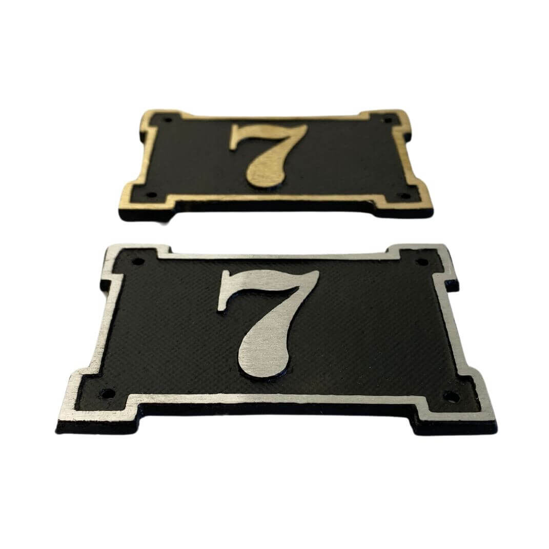 Altbau Türnummernschild 21409 Tafelstil K - oben Messingguss - unten Aluminiumguss Altbau Türnummernschild 21409 Tafelstil K - oben Messingguss - unten Aluminiumguss