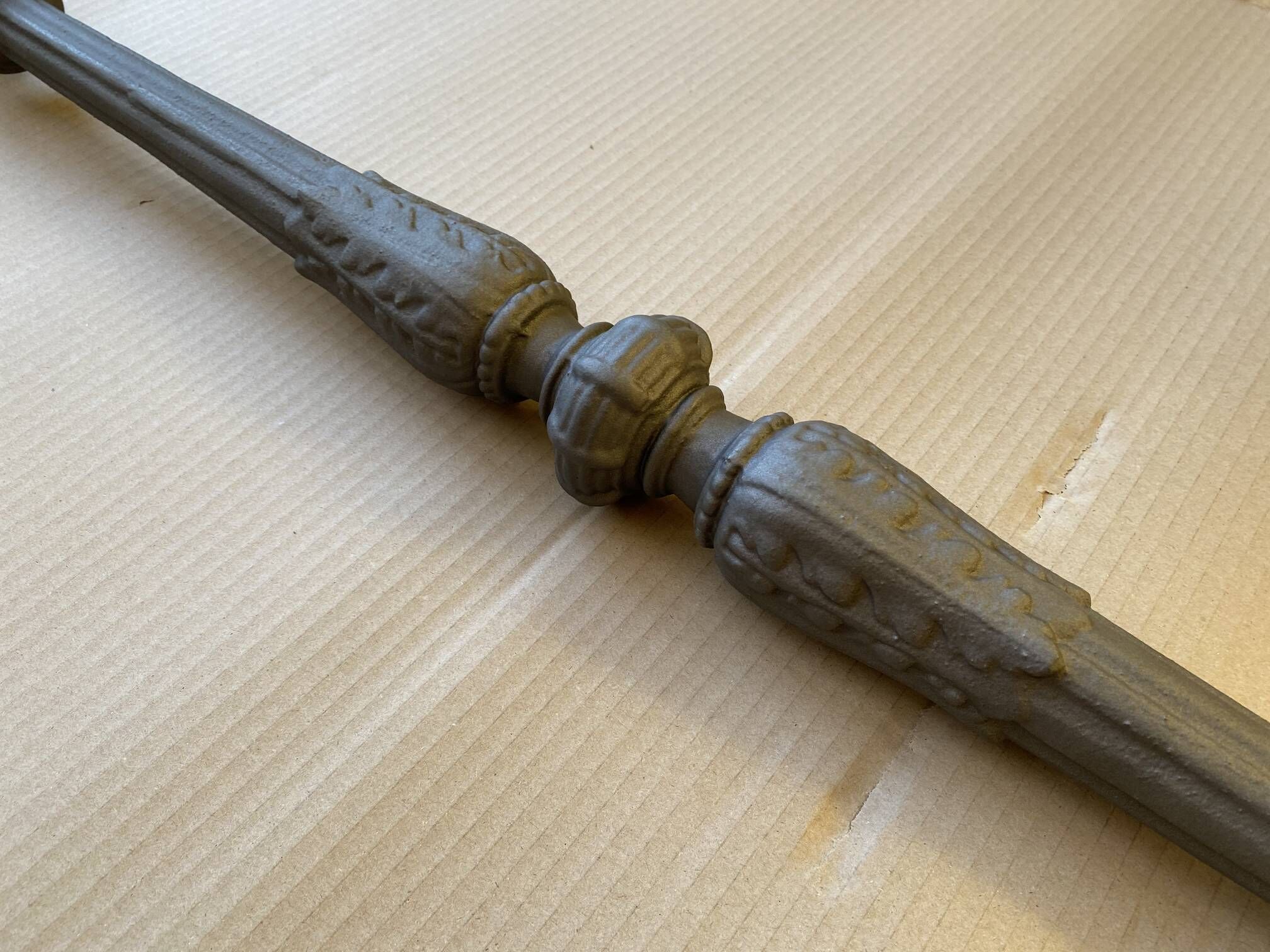 Gusseisen Geländersteher M511XV-8 mit Krone