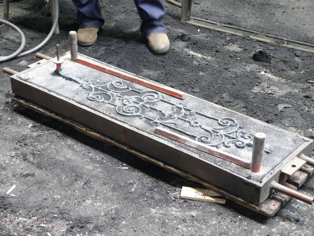 Reproduktion historischer Geländer: anbringen Speiser