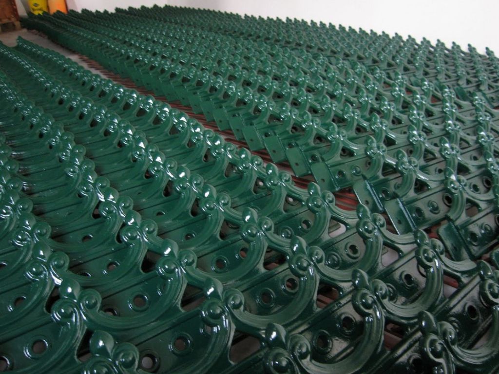 schneerechne-dach-dachfries-parndorf-outlet-drab-gruen