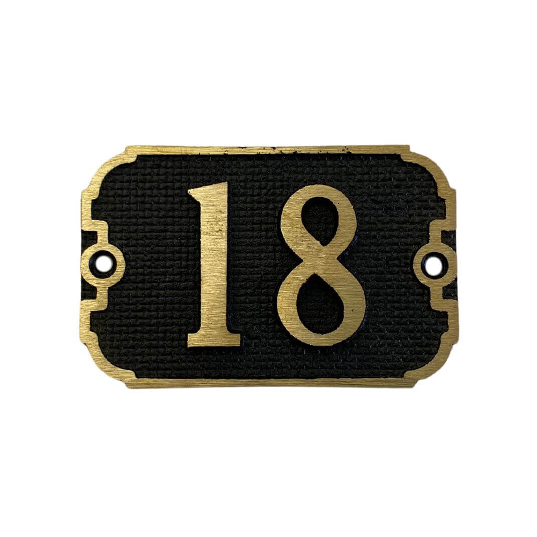 Altbau Türnummernschild Tafelstil C aus Messingguss Altbau Türnummernschild Tafelstil C aus Messingguss