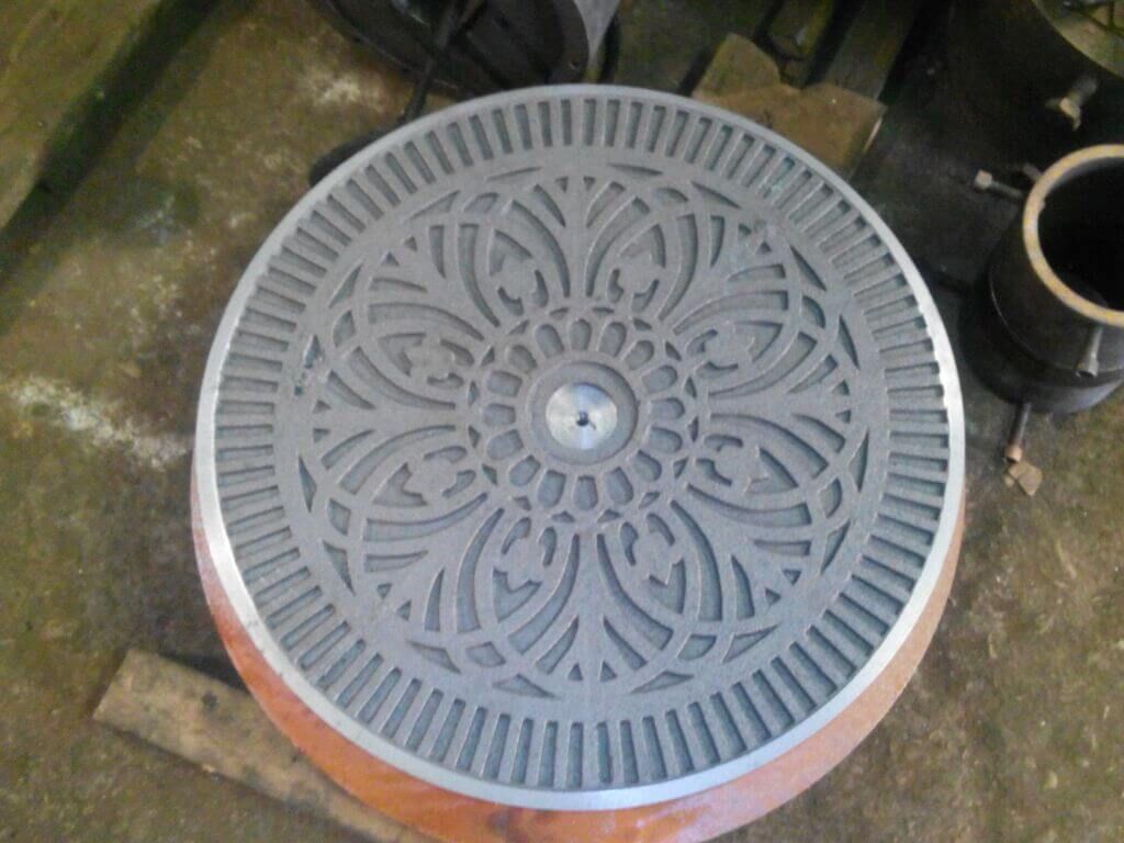 Elegante Schachtabdeckungen fuer die Wiener Staatsoper Elegante Schachtabdeckungen fuer die Wiener Staatsoper