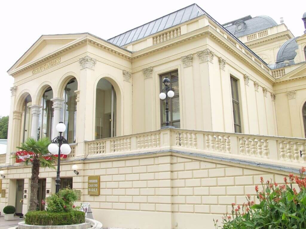 Casino_austria_baden_standleuchten_kugeln_drab_03 casino_austria_baden_standleuchten_kugeln_drab_03