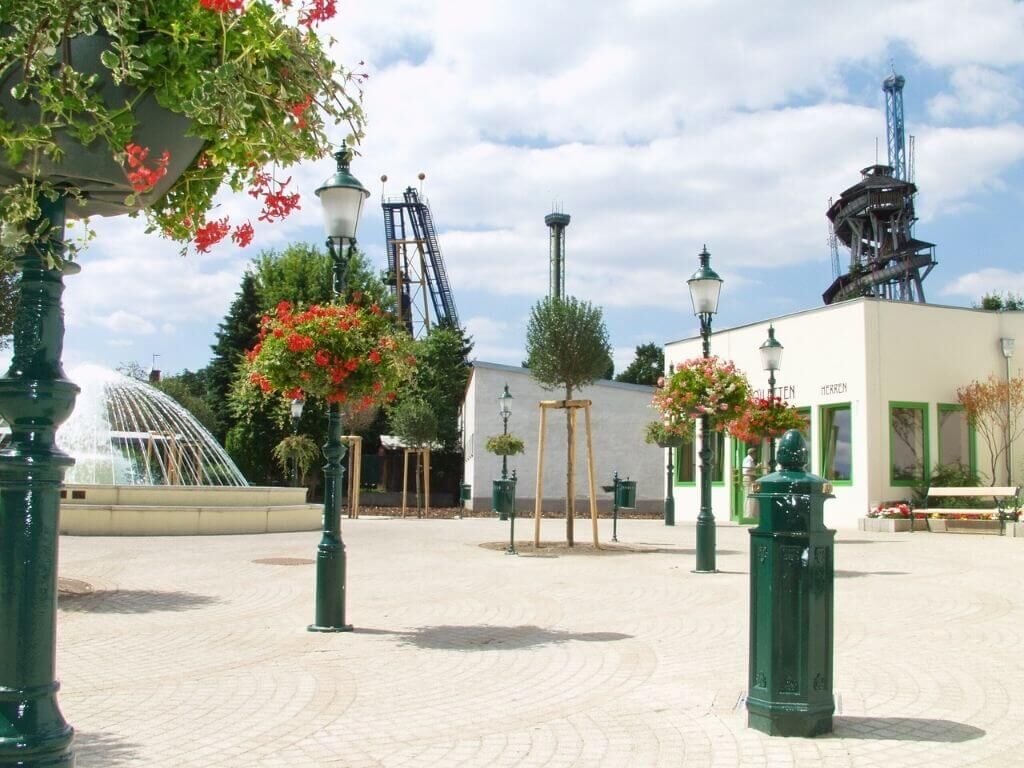 strassenlaternen-standlaternen-historisch-mistkuebel-gruen-prater-drab-874