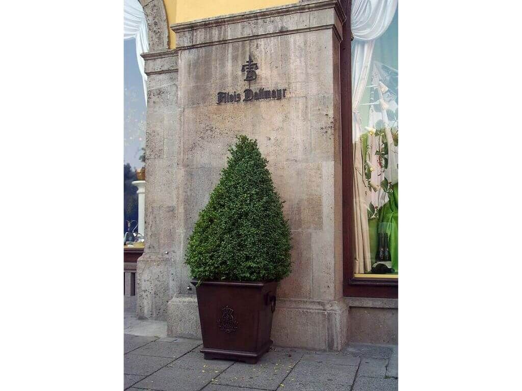 dallmayr_blumentopf_bronzeguss_drab_04