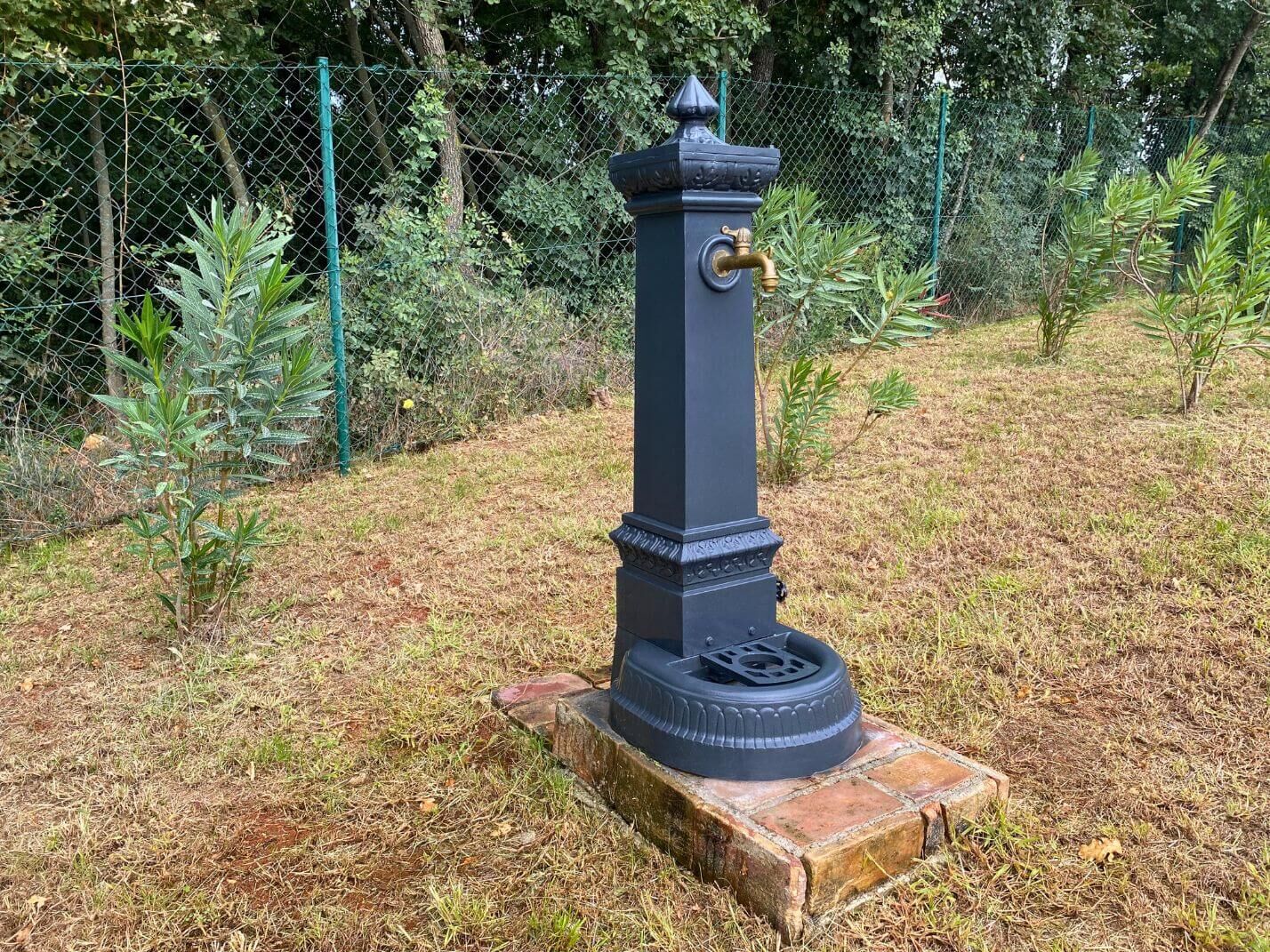 Nostalgischer Standbrunnen Hohenberg in Anthrazitgrau-Eisenlimmer