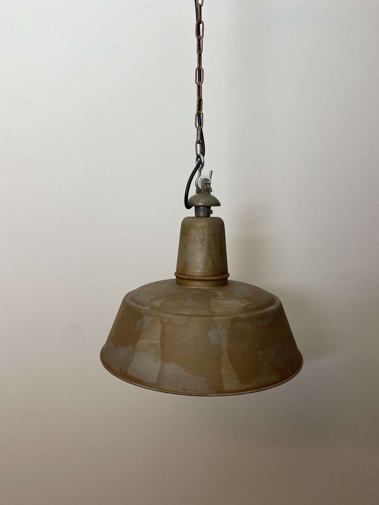 sievering-rustikal-haengeleuchte-rost-4 rustikale Fabrikleuchte im Industriestil