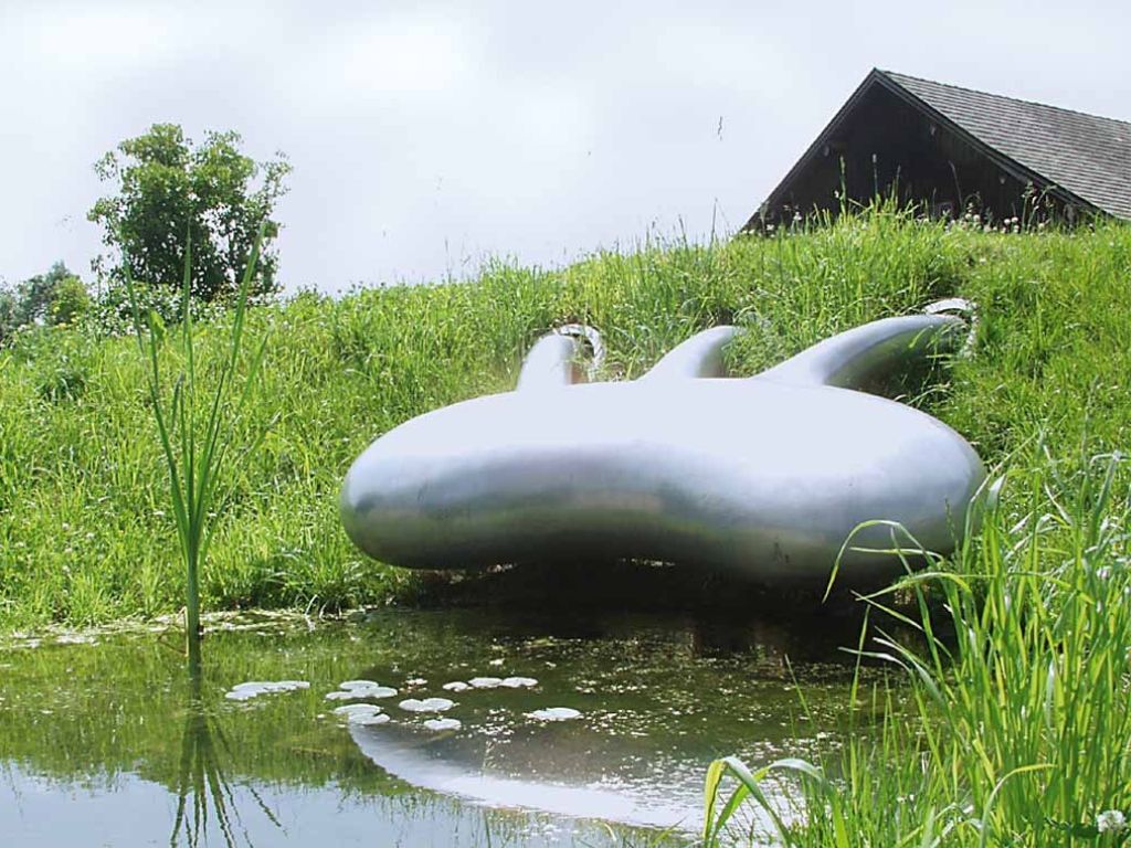 Skulptur aus Aluminiumguss von der Künstlerin Julie Hayward