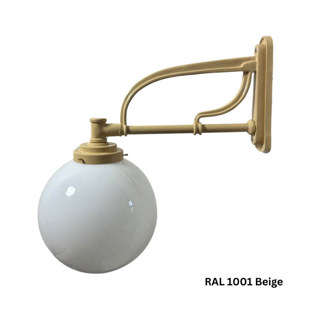 Kugelwandleuchte Meran 3 haengend "groß" in der Sonderfarbe RAL 1001 Beige Kugelwandleuchte Meran 3 haengend "groß" in der Sonderfarbe RAL 1001 Beige