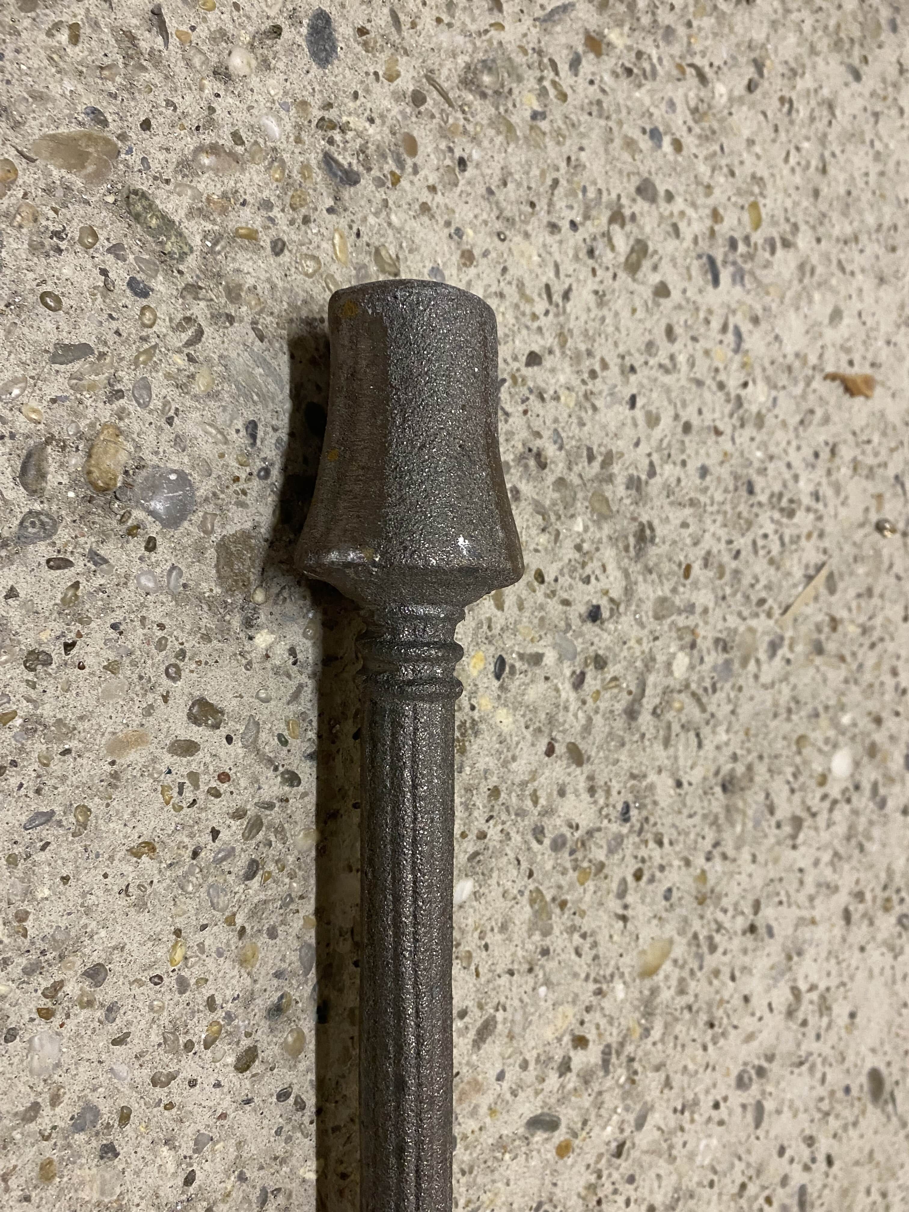 gelanderstab-ziergitterstab-38v-gusseisen-1 Unterteil des Geländerstabs 38v