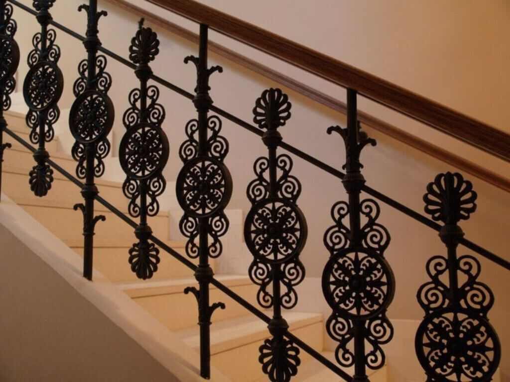 Reproduktion historischer Gelaenderelemente aus Gusseisen für das Hotel Sacher Reproduktion historischer Gelaenderelemente aus Gusseisen für das Hotel Sacher