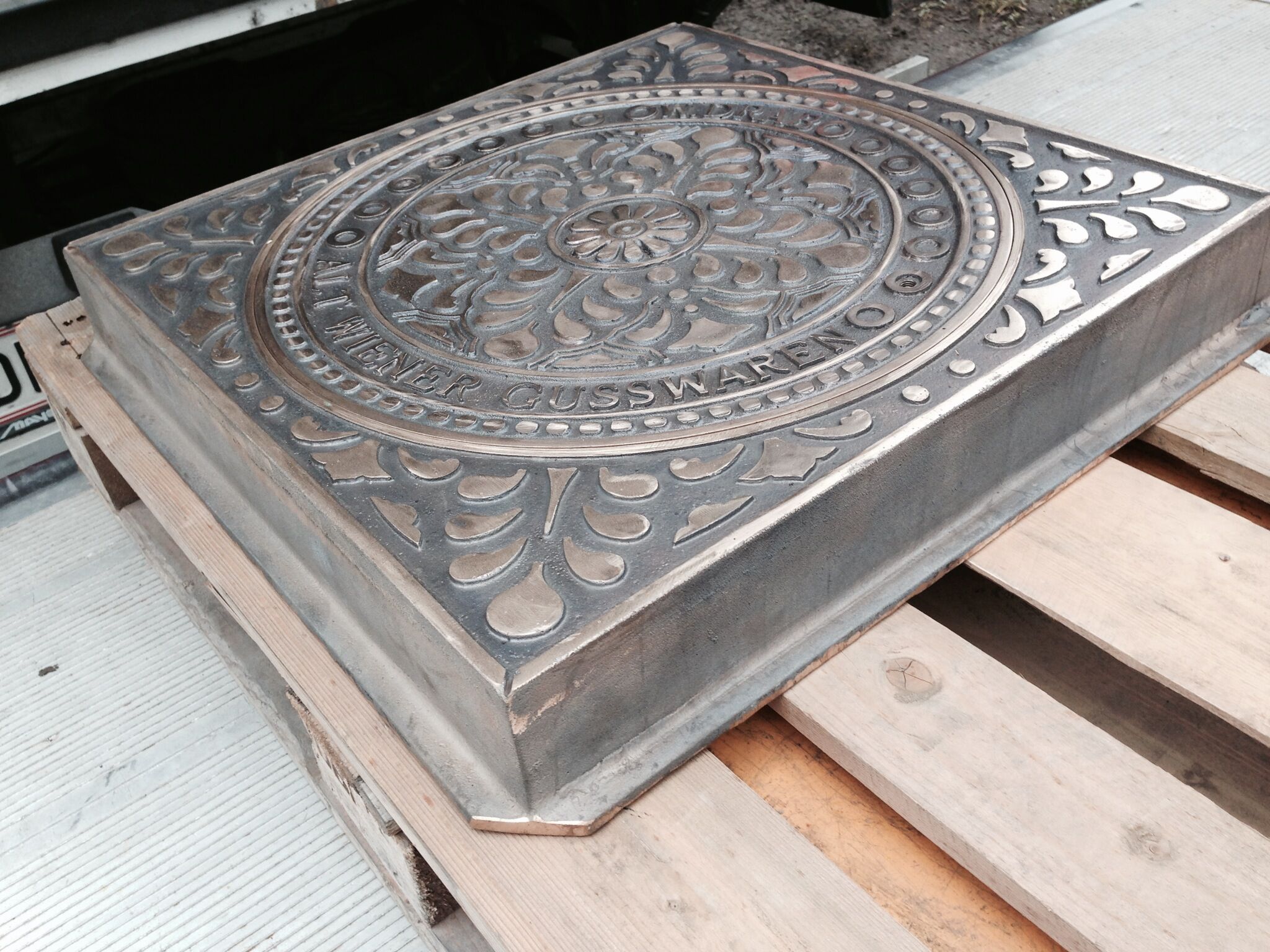 Bronzeguss Schachtabdeckung 19616