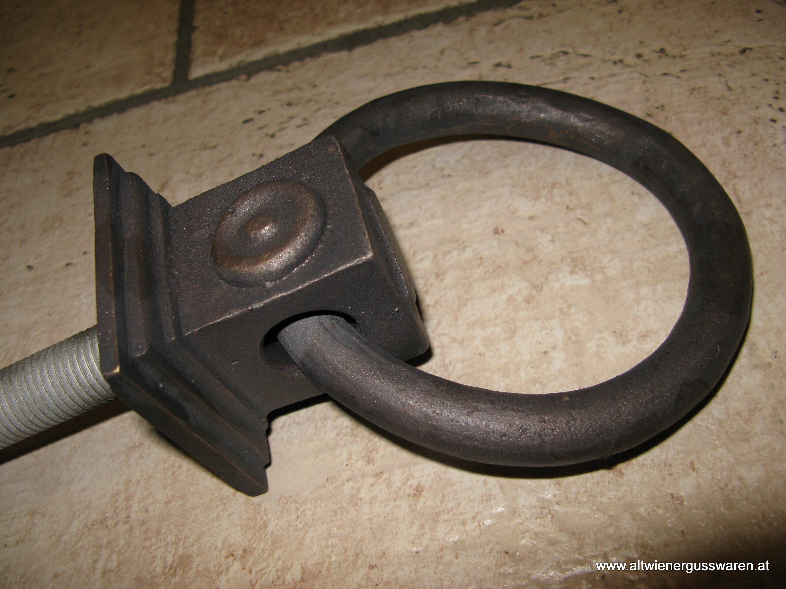 Reproduktion eines Grabrings aus Bronzeguss Reproduktion eines Grabrings aus Bronzeguss